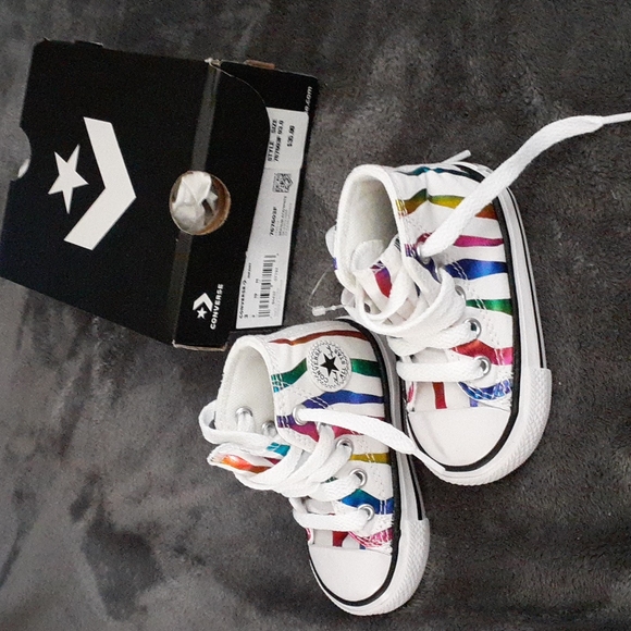 Converse Chuck Taylors Toddler Size 3 - Picture 1 of 12